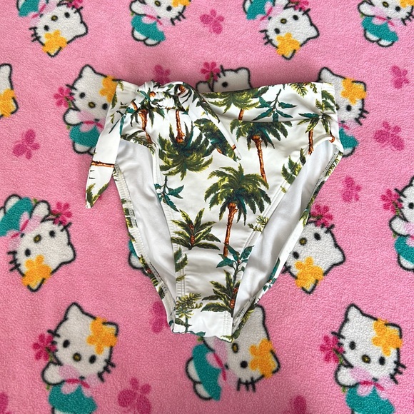 - Target bikini - Picture 4 of 5